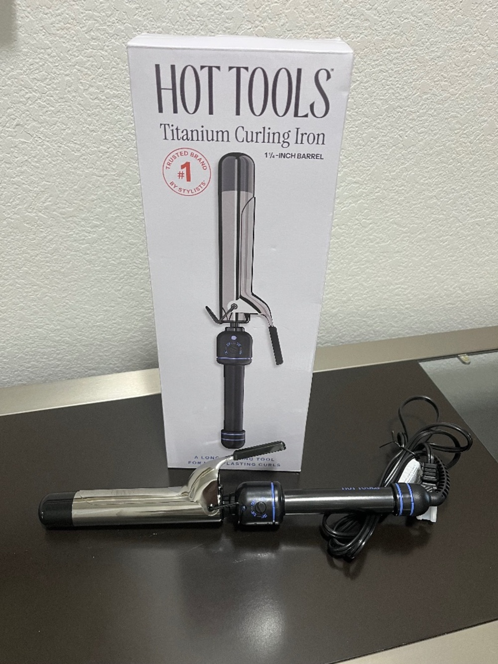 HOT TOOLS Titanium Curling Iron 1 1/4" Barrel